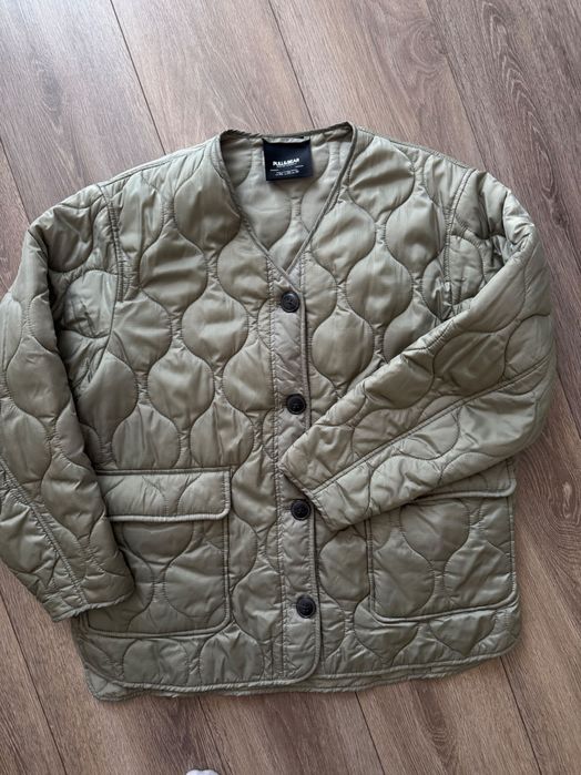 Куртка весна стьобана pull and bear бомбер хакі