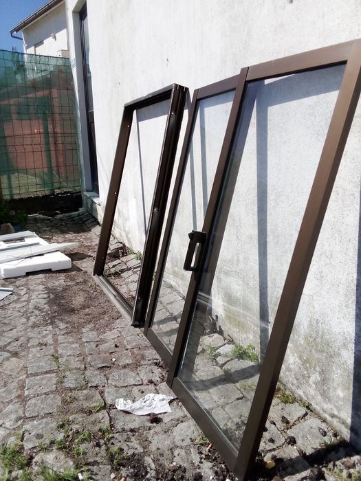 3 janelas de correr em alumínio de 1Vidro simples  em boas condições. Faço bom preço.  150 € as 3