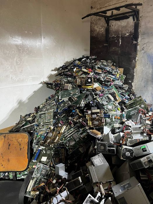 Скупка плат радиодеталей , вывоз хлама и техники