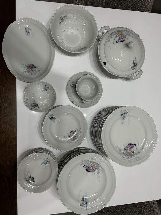 Serviço de mesa antigo