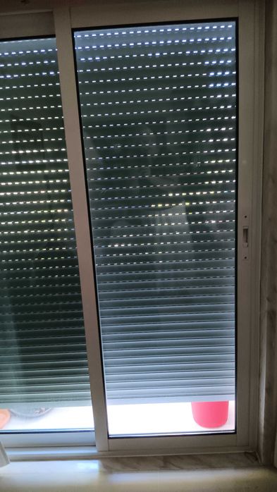 Janelas de várias dimensões com vidro duplo caixilaria em aluminio  lacado a branco em bom estado