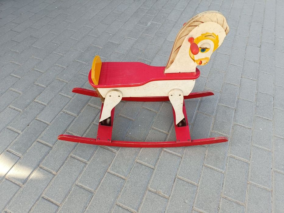 Cavalo baloiço de pau