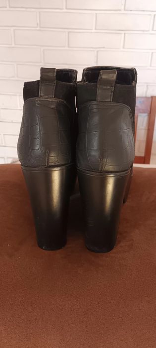 Botki na wysokiej platformie