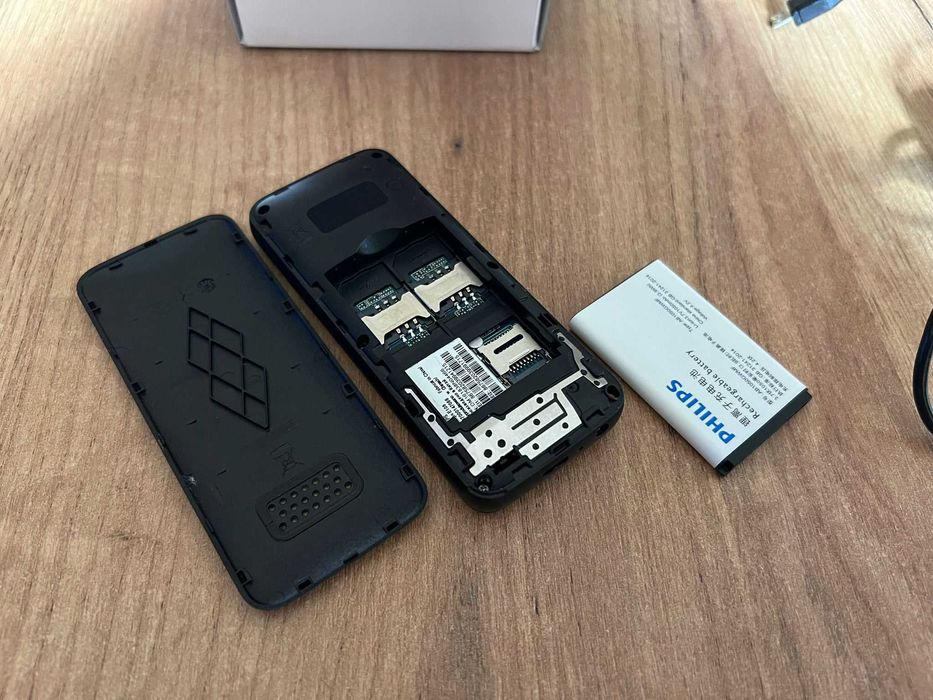 Prosta komórka Philips E106 dla starszej osoby