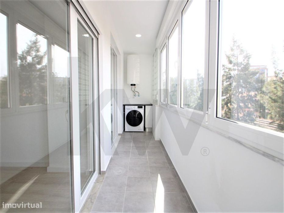 Apartamento T4 Remodelado a 4 min da Praia – Paço de Arcos