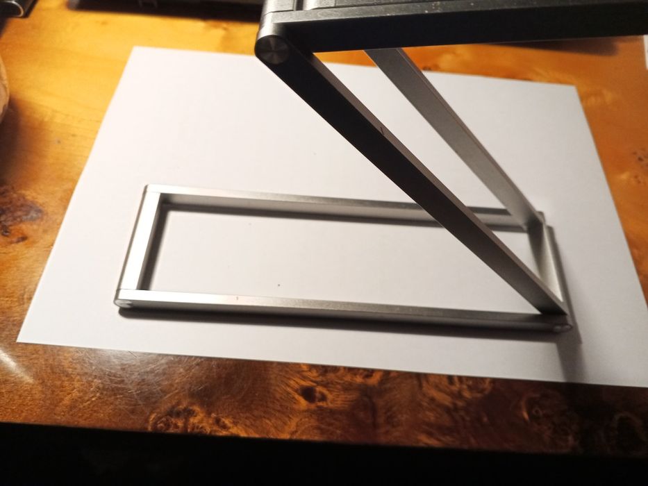 Lampka składana którą ładuje się przez USB.