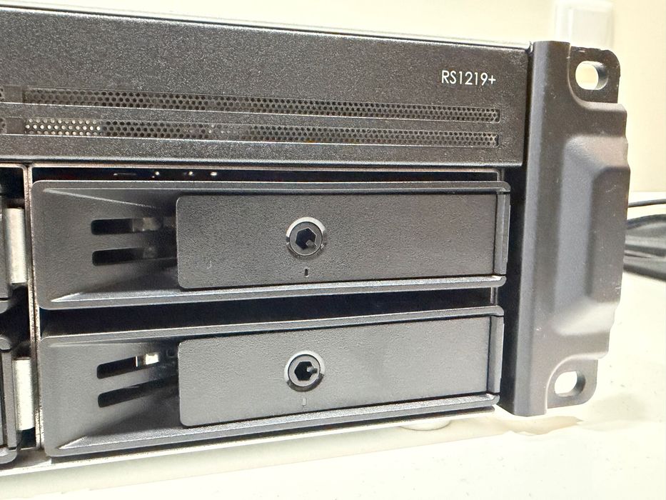 Servidor NAS Rack Synology RS1219+