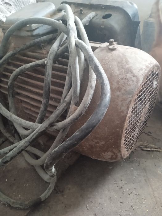 Електро мотор 380 в 3 фазний самовивіз