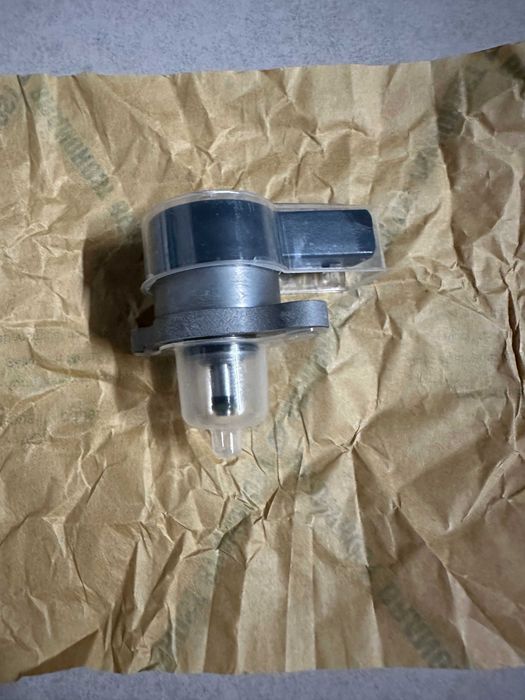 Регулятор давления топлива Mercedes 6110780149 Bosch 0281002241