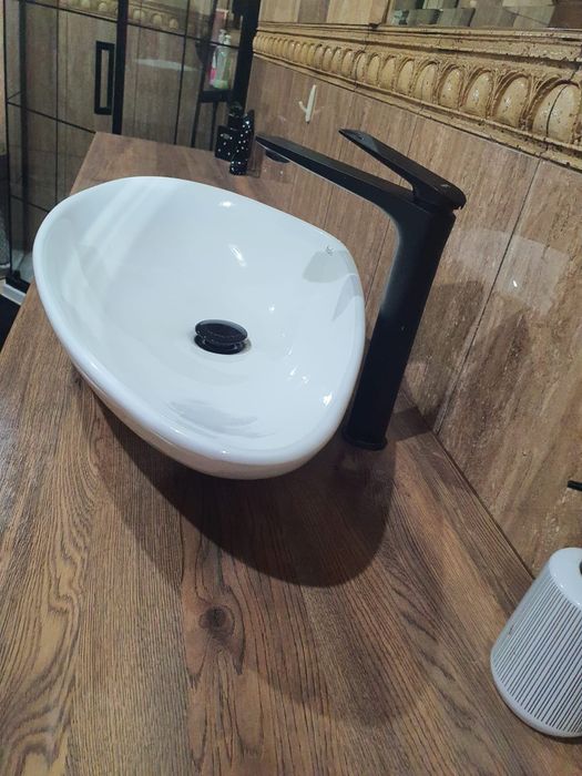 Umywalka wraz z baterią (komplet)