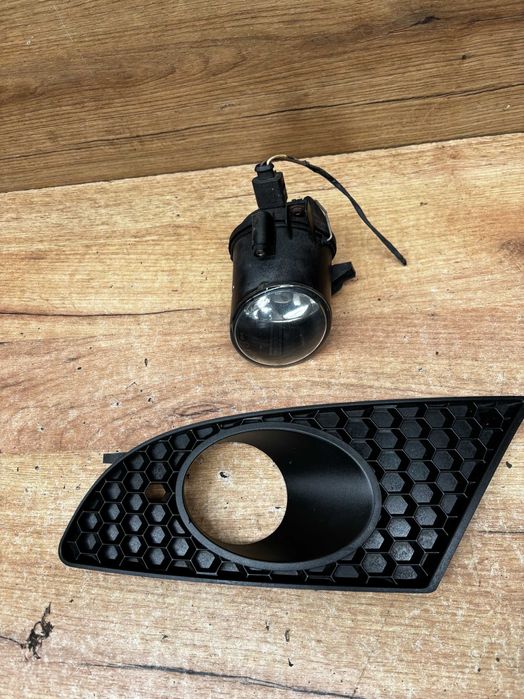 Kratki halogeny zderzaka przedniego Seat Leon 2