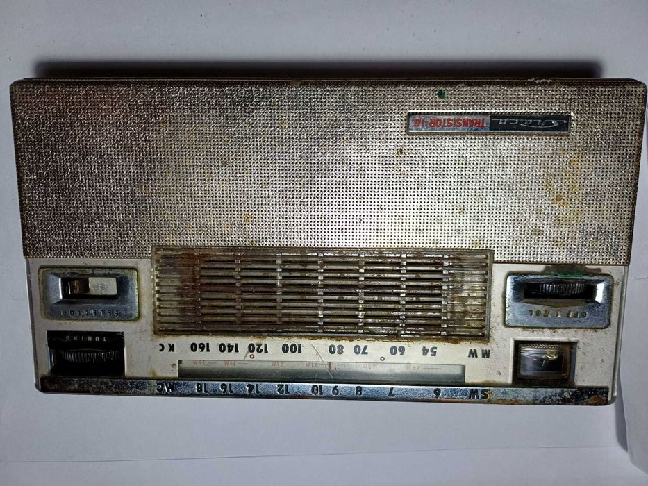 Rádio antigo a pilhas - Sharp