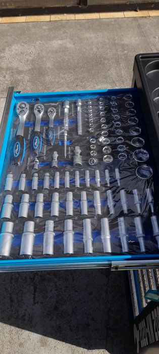 Wózek warsztatowy z narzędziami