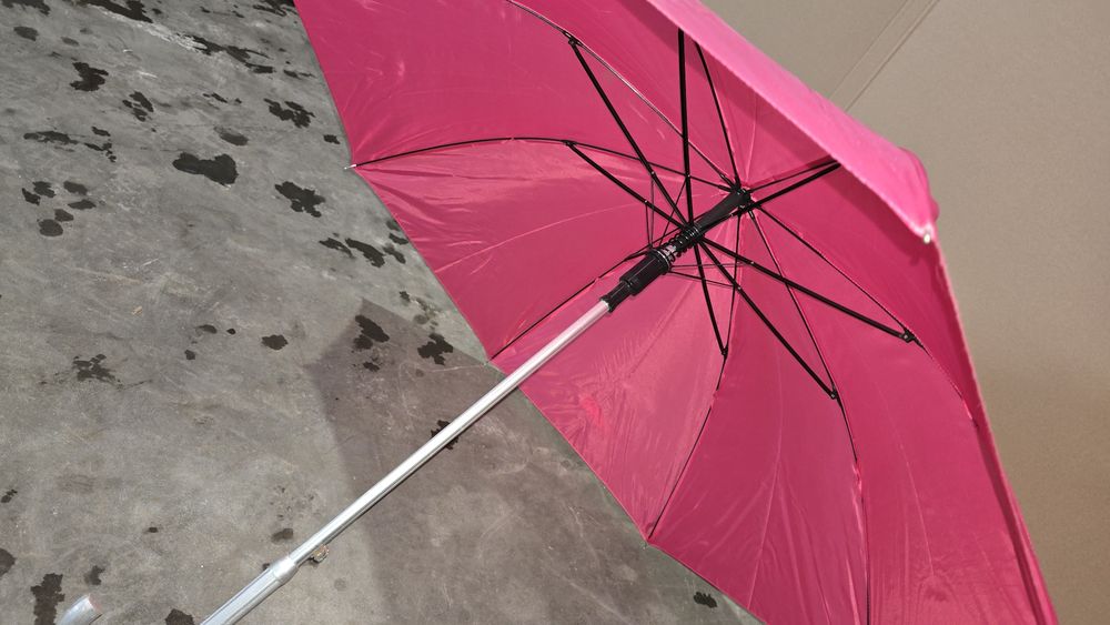Nowe parasole różowe z logiem Tmobile  16 szt