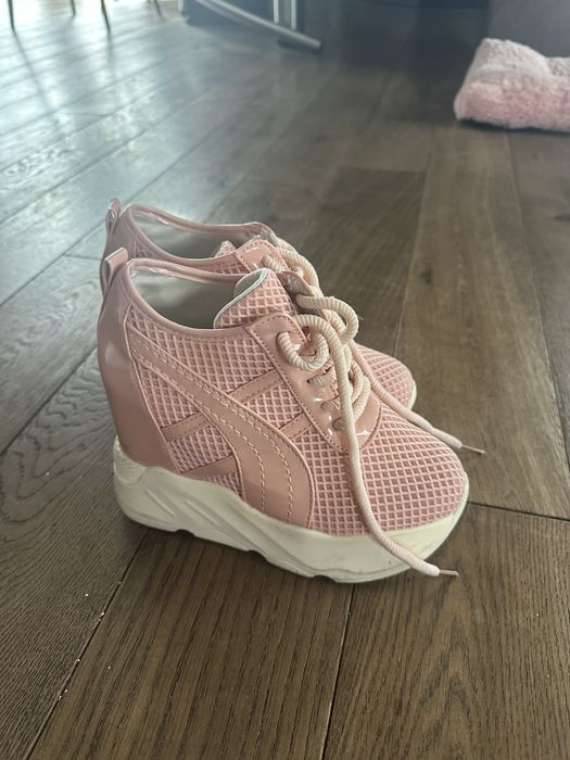 Różowe sneakersy damskie