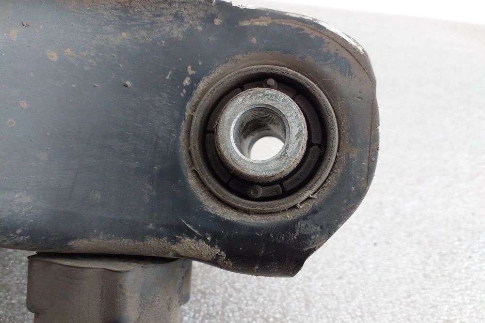 Braço de suspensão trás esquerdo FORD Focus III