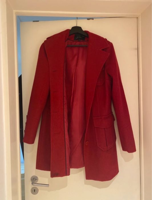 Casaco vermelho trench comprido
