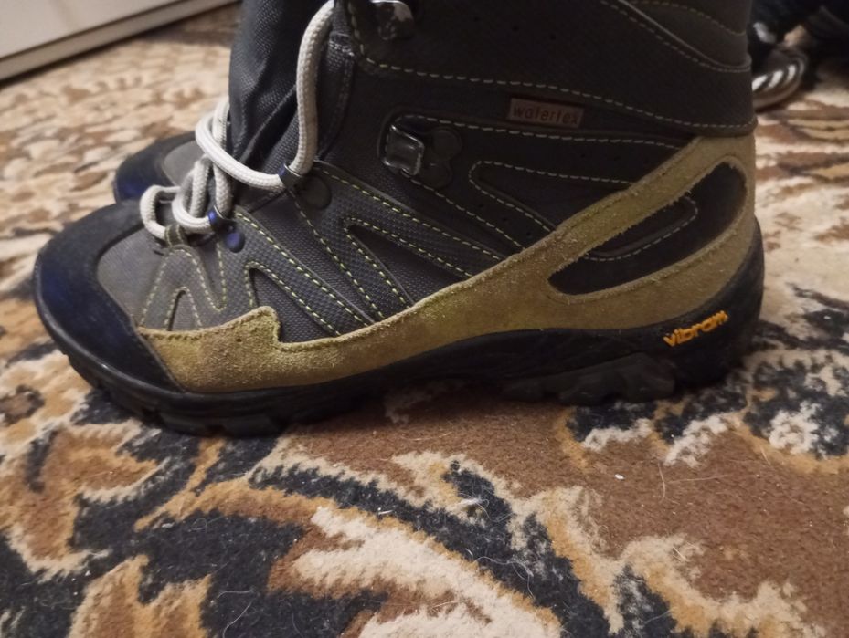 Тренінгове взуття vibram