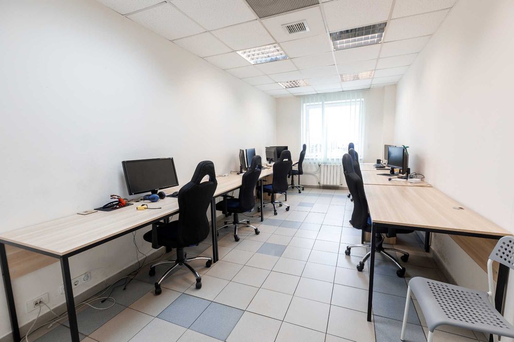 Продаж бізнес-центру 5717 кв.м, вул. Святослава Хороброго, 12 (Центр)