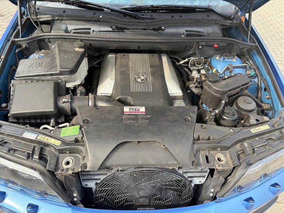 BMW X5 E53 4.6is V8