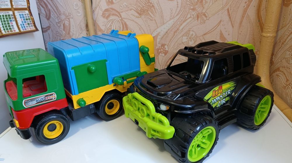 Дитячі великі машини на подарунок