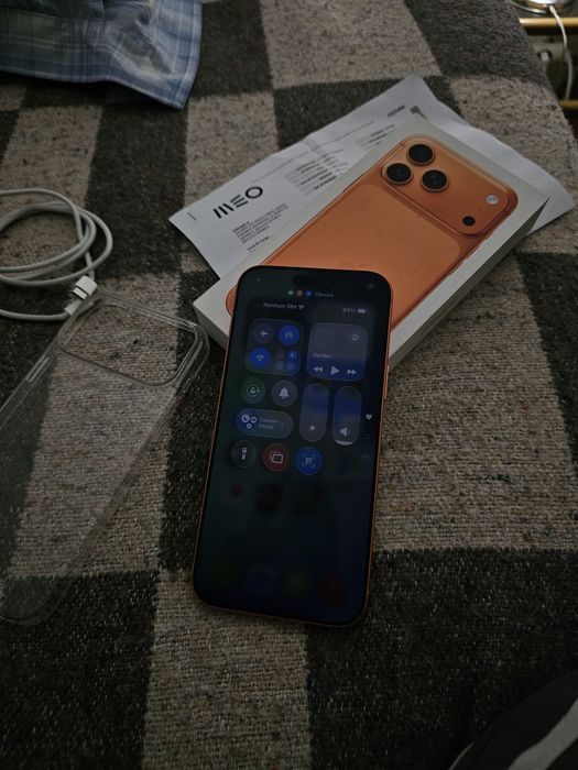 Iphone 17 pro max de 256Gb, dual sim e esim. Telefone tem semanas de u