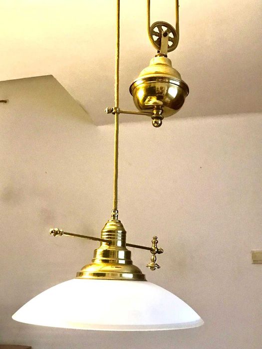 Lampa-stylowa-mosiezna-z przeciwwaga