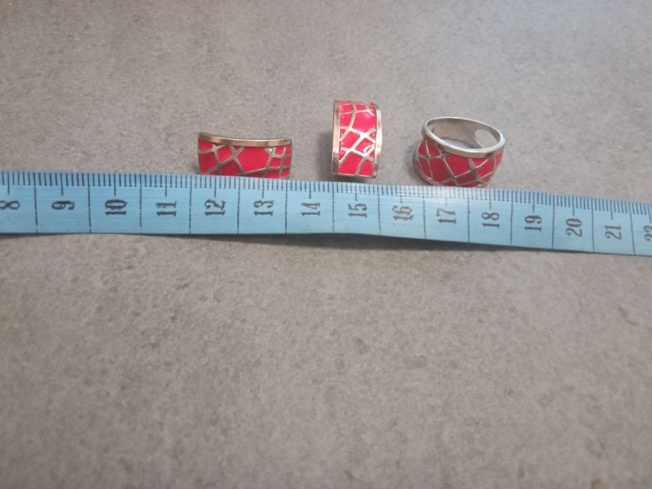 Комплект каблучка 17.0, сережки з емаллю та золотими вставками