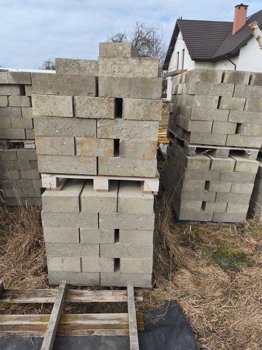 Sprzedam bloczki fundamentowe