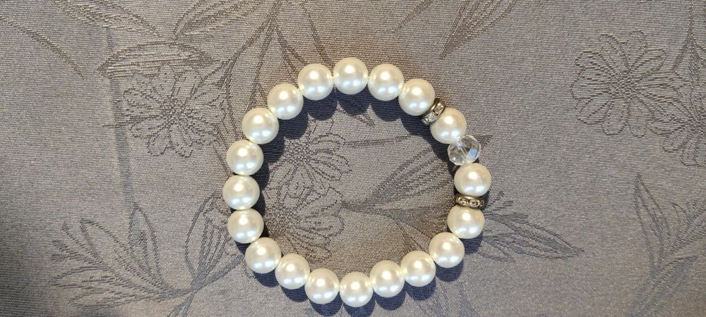 Bransoletka w kolorze perłowym