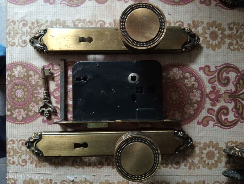 Fechaduras com puxadores