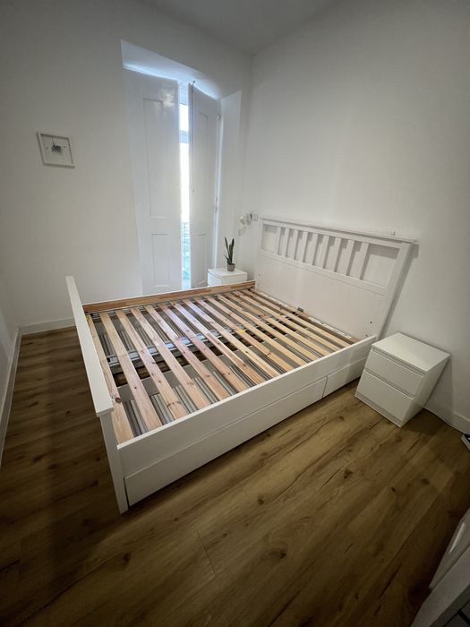 Cama com arrumação