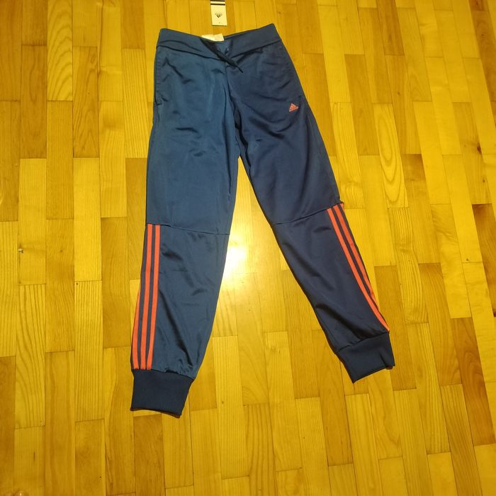 Dziewczęce nowe spodnie dresowe Adidas 164