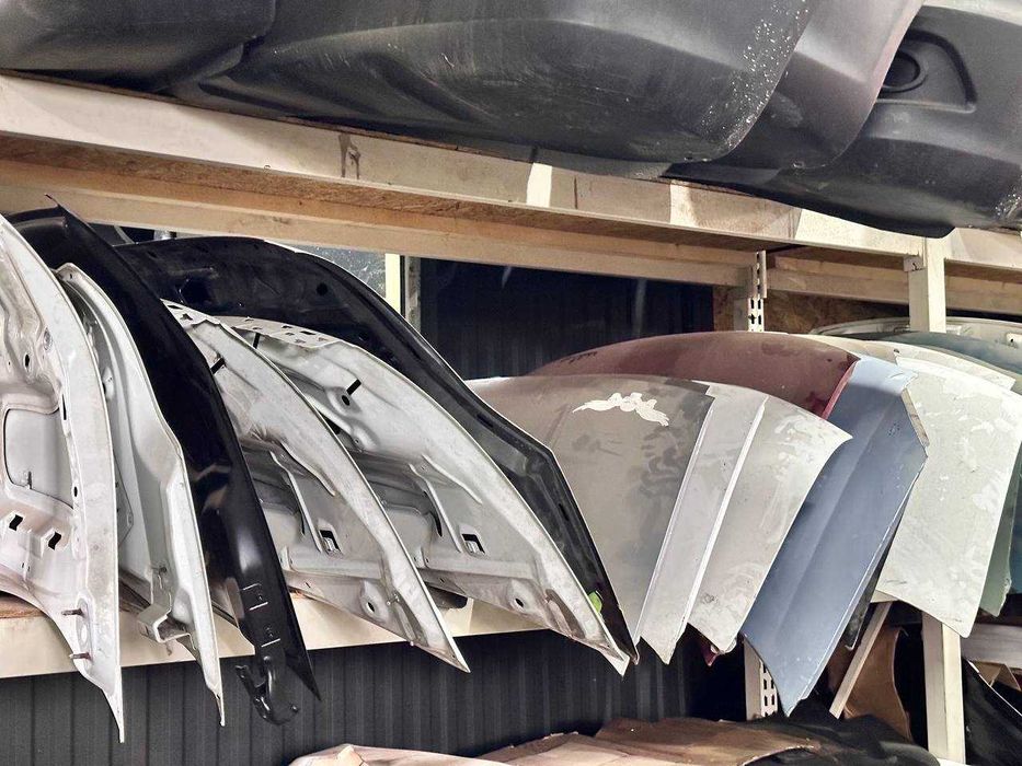 Капот Капоти Автомобільні пікапи буси грузові Mitsubishi Nissan Merc