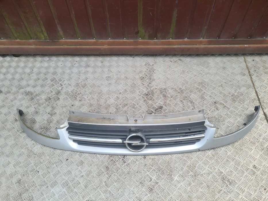 Renault Trafic II grill atrapa Opel Vivaro