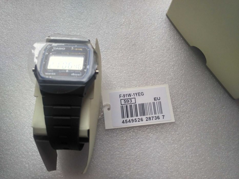 Легендарные электронные часы Casio F-91W, а именно модификация F-91W-1YEG с модулем 593