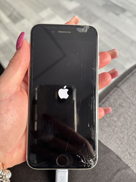 Iphone SE 64G peknieta szybka