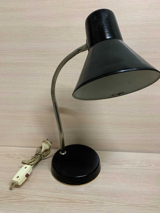 Лампи настільні від 220В