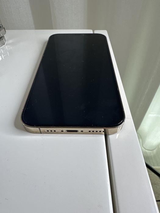 IPhone 12 Pro + Airpods 2 + 2 capas de oferta