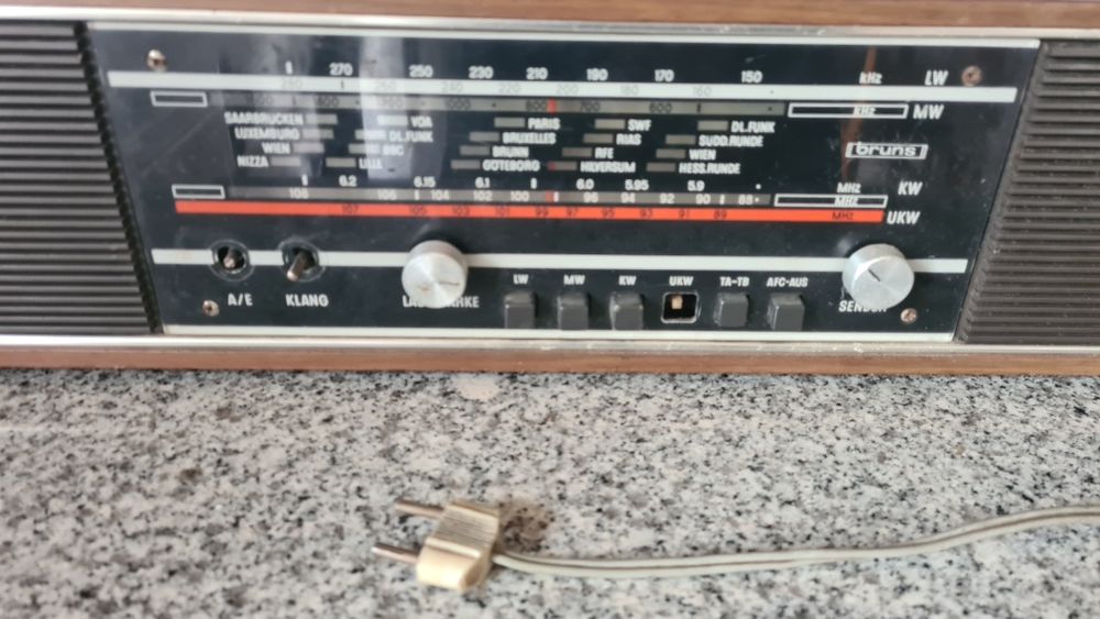 rádio vintage alemão RFT “Prominent De Luxe 212