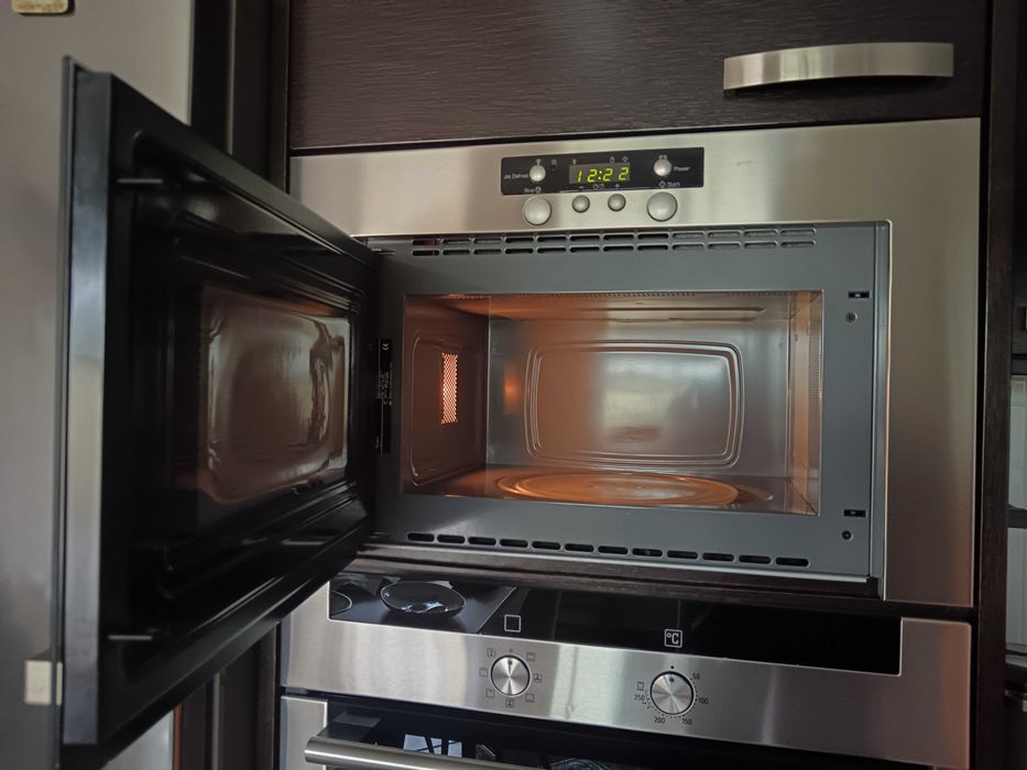 Microondas Whirlpool de encastrar como novo