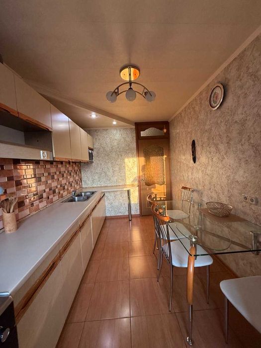 Продається простора та затишна 3-кімнатна квартира. Фурманова.