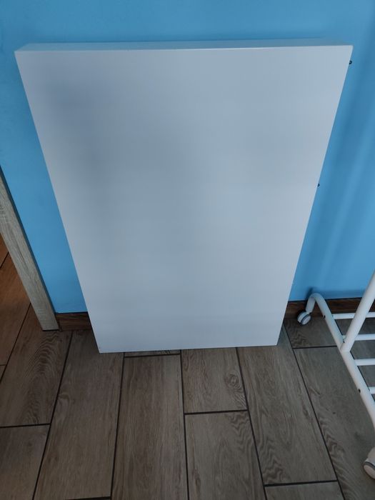 Stol bialy plus krzesla