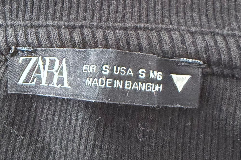 Damski T-shirt Zara z pięknymi rękawami