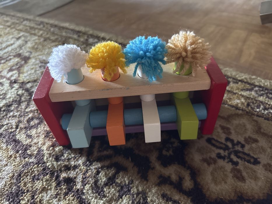 Wyskakujace ludziki drewniane montessori