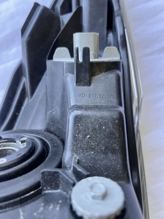 Farol direito Toyota Aygo 2016