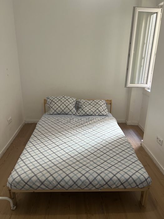 Vendo cama ikeia já com colchão