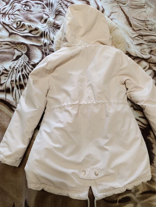 Продам куртку на дівчинку