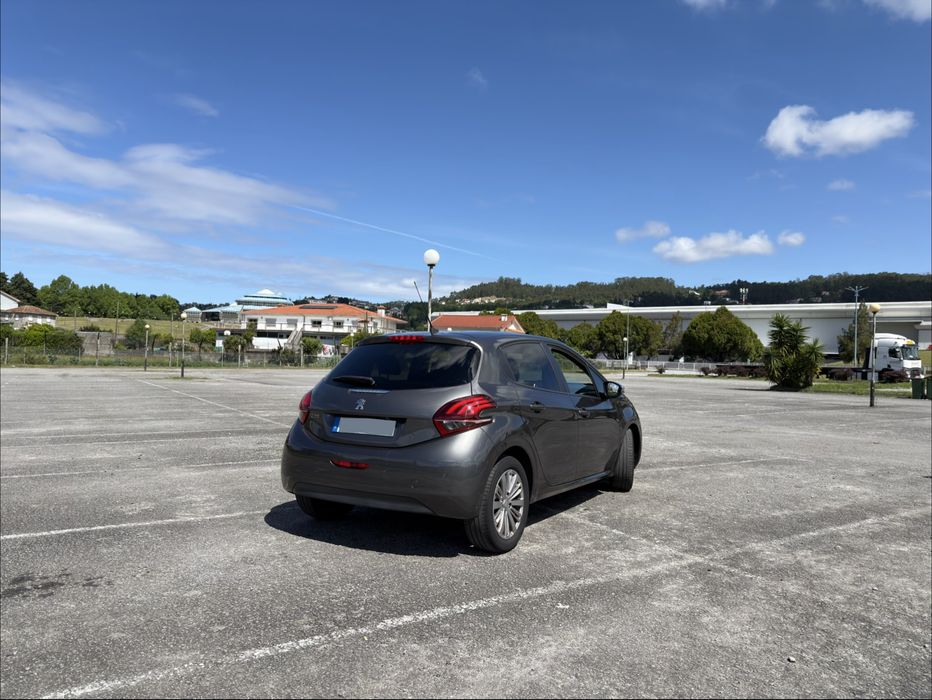 Peugeot 208 1.6 BlueHDI  style 2017
