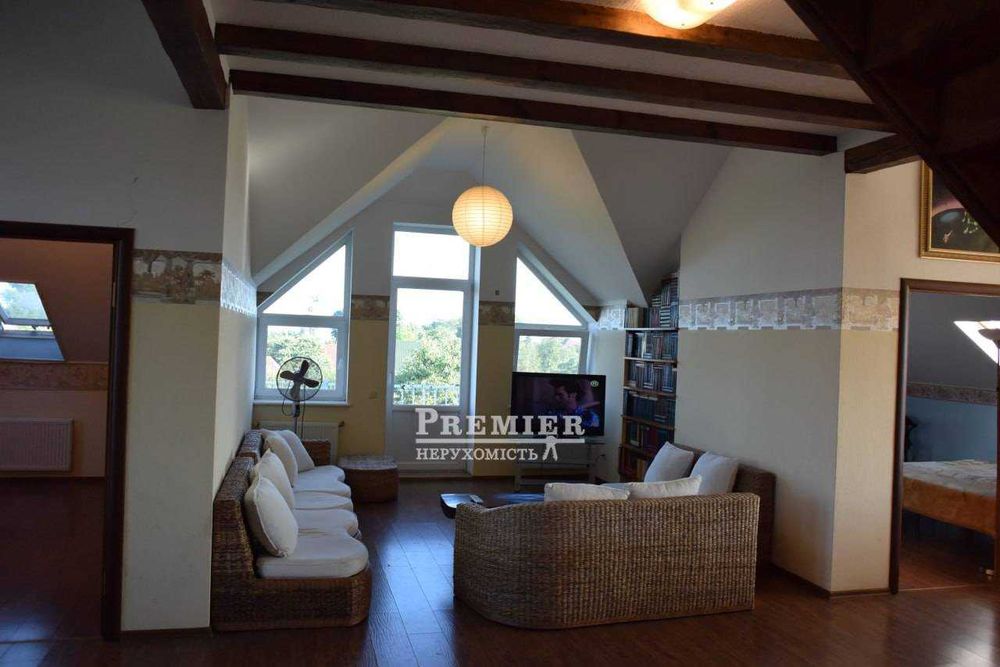 Продам двоповерховий будинок в Фонтанцs